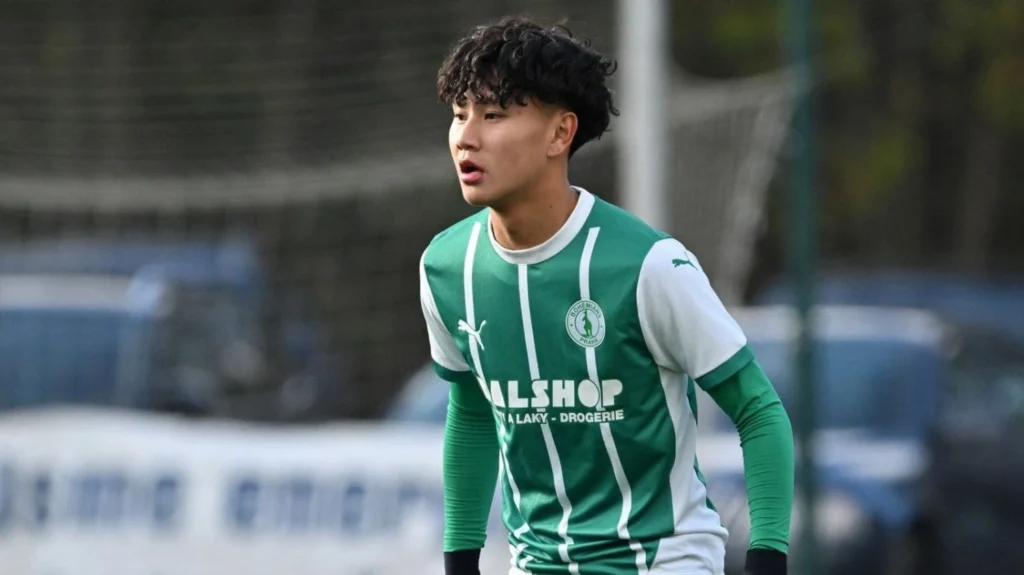 Tiền đạo Việt kiều Alex Bùi