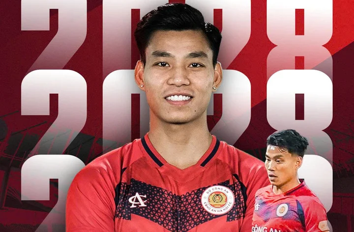 Văn Thanh gia hạn hợp đồng